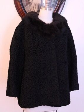 1960’s Black Short Mutton Coat With Beaver Collar